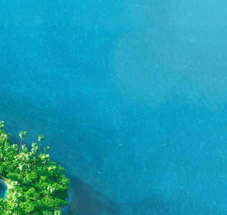 A paradisiacal beach seen from the top